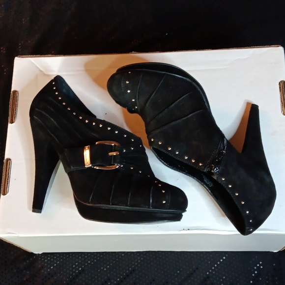 BCBG Generation Silver Studded Black Suede Booties With Buckles (8) GUC - Picture 1 of 13